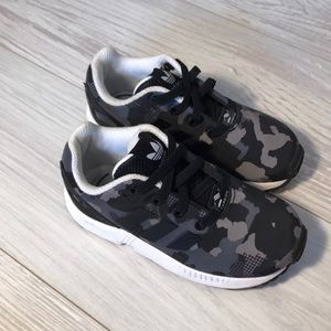 Adidas ZX FLUX Toddlers sneaker.